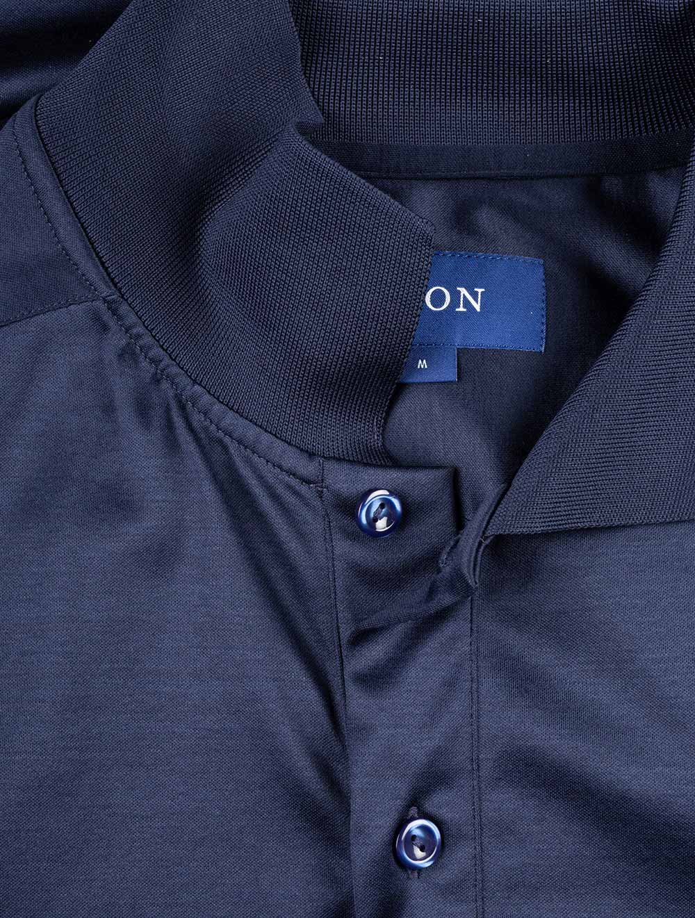 Marineblaues, kurzärmliges Poloshirt mit 2 Knöpfen