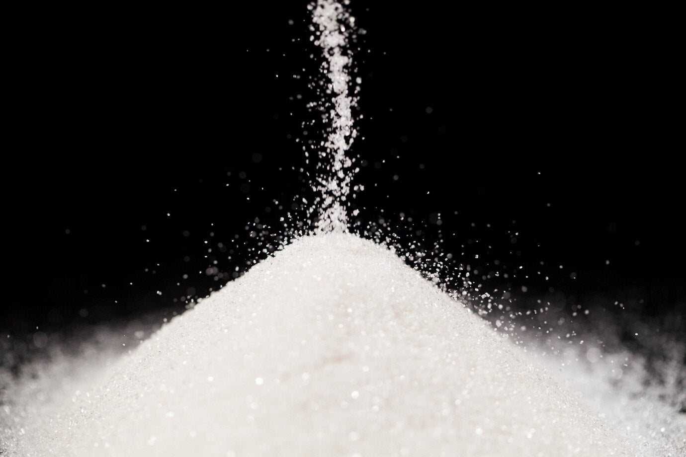 sugar-lies-black-background_1304-3468.jpg